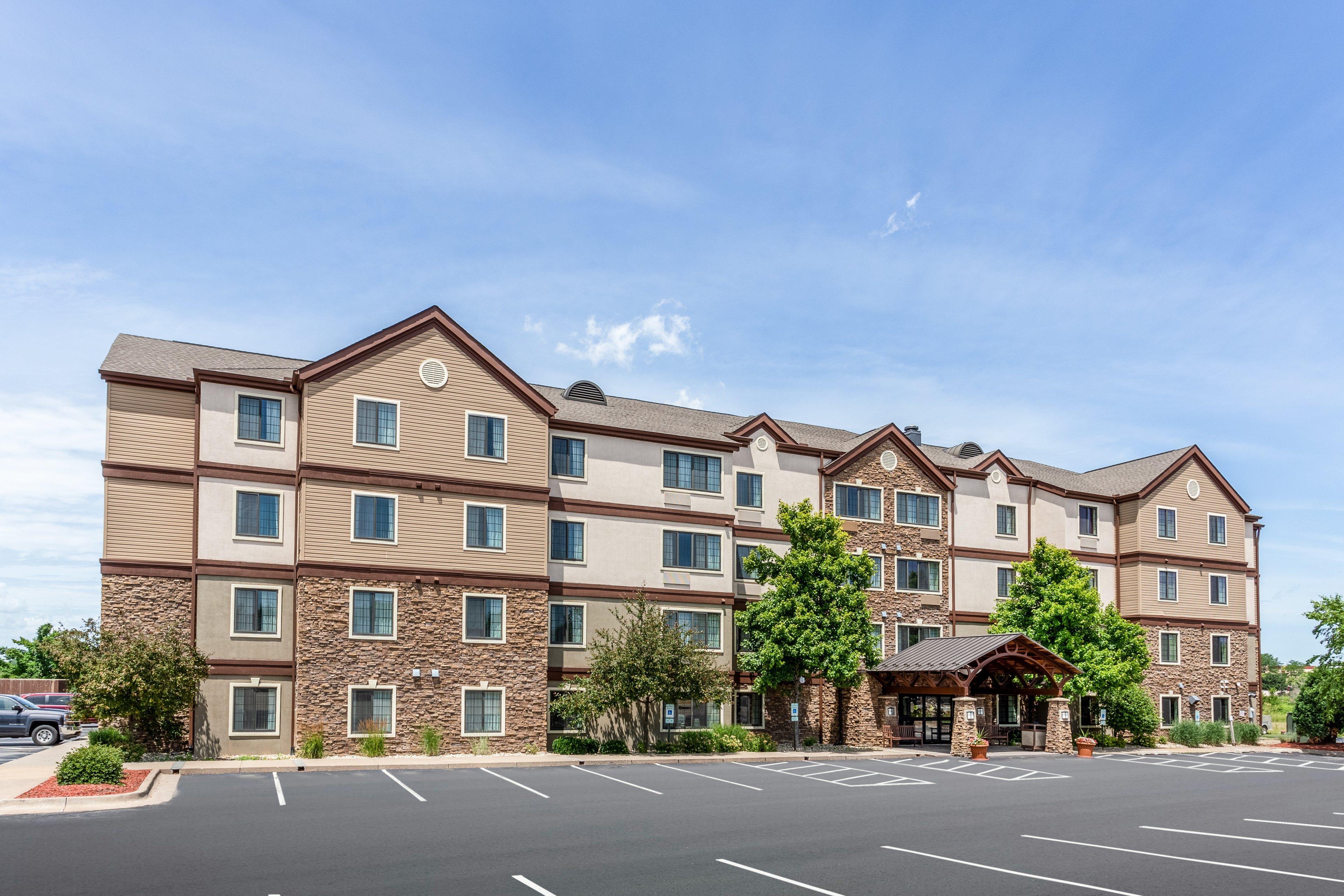 Staybridge Suites Davenport By Ihg Bettendorf Exterior photo